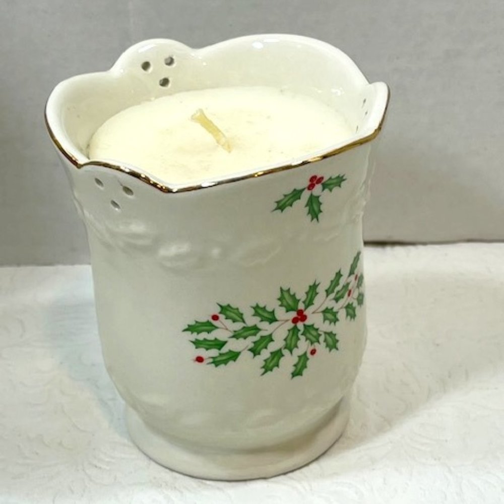 Lenox Porcelain Holiday Evergreen Scented 5oz Candle Gold Trimmed 4" Tall